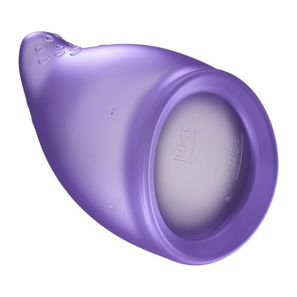 Менструальна чаша Fun Factory FUN CUP SIZE B Black Currant, багаторазова, діаметр 4,3 см, об&rsquo;єм 30 мл &mdash; менструальні чаши, фото | купити онлайн у Ass In Bath